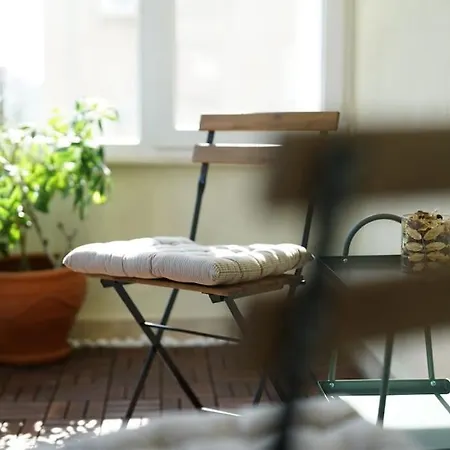 Charming Urban Oasis Apartment *